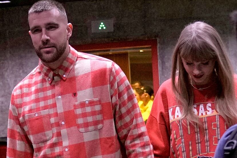 Taylor Swift age Travis Kelce